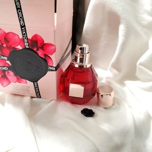 Flowerbomb Ruby Orchid new with black tab broke off